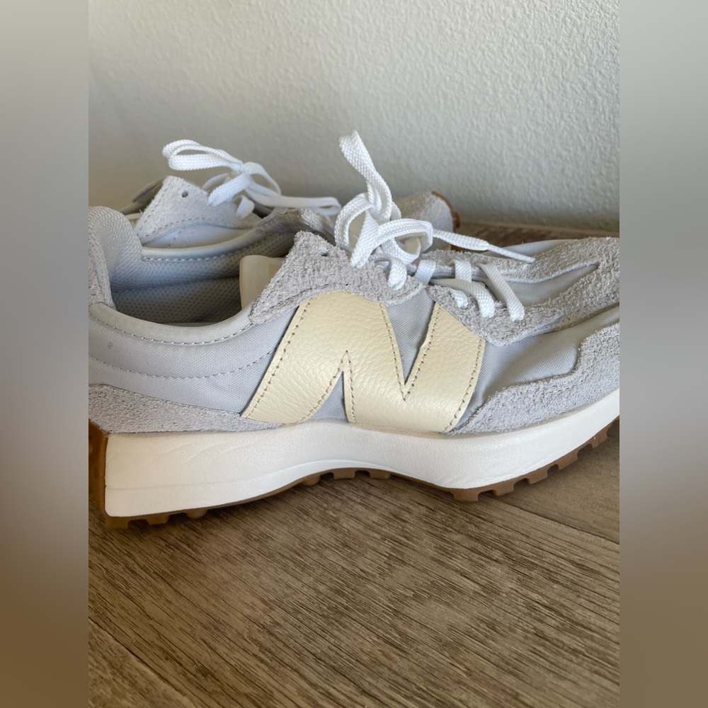 Brand new new balance 327